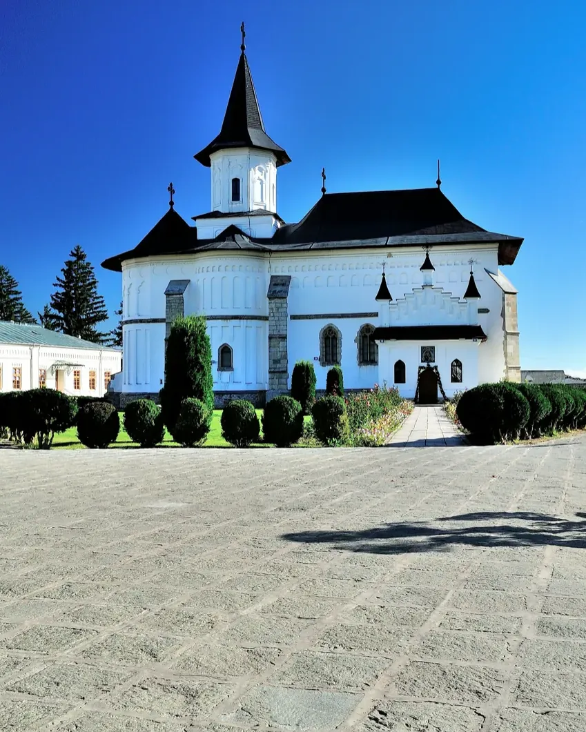 Catedrala Arhiepiscopală din Roman – Colecția muzeală